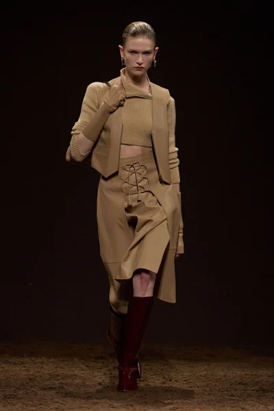 Look 15